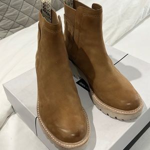 Dolce Vita whiskey nubuck size 7